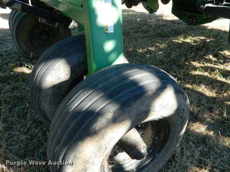 image for item J5030 2004 Great Plains 4000 3S grain drill