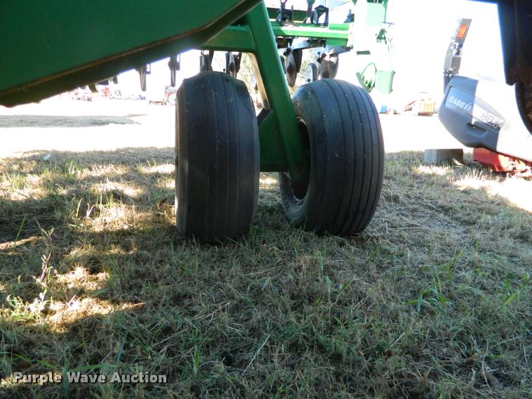 image for item J5030 2004 Great Plains 4000 3S grain drill