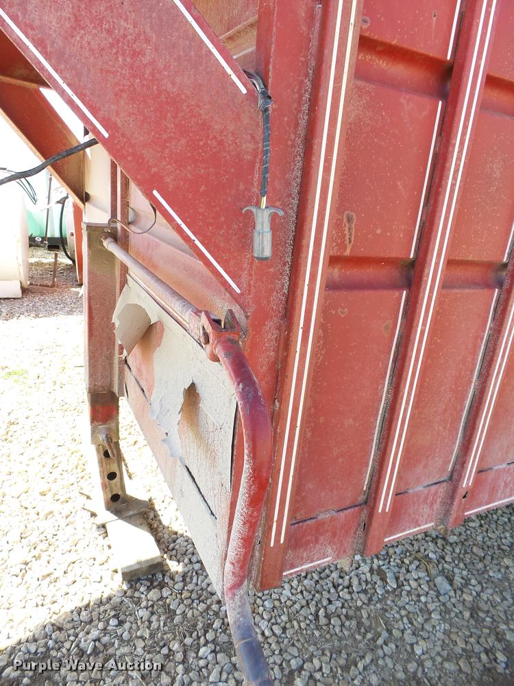 image for item K5164 1989 Travalong livestock trailer