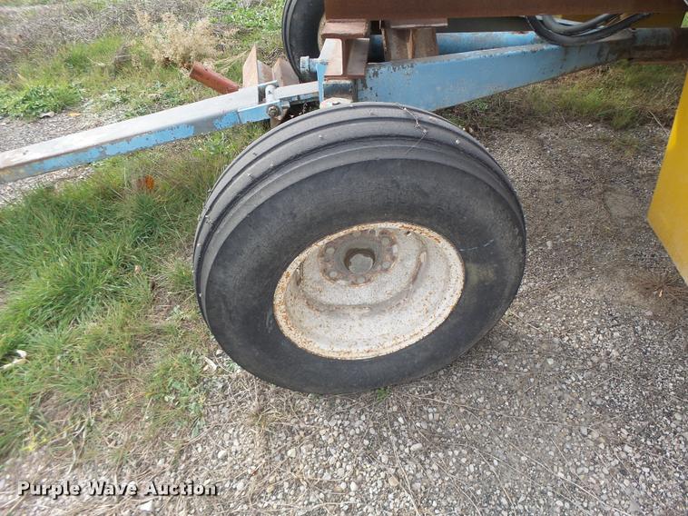 image for item K5541 2006 Ag-Chem 1800 sprayer bed