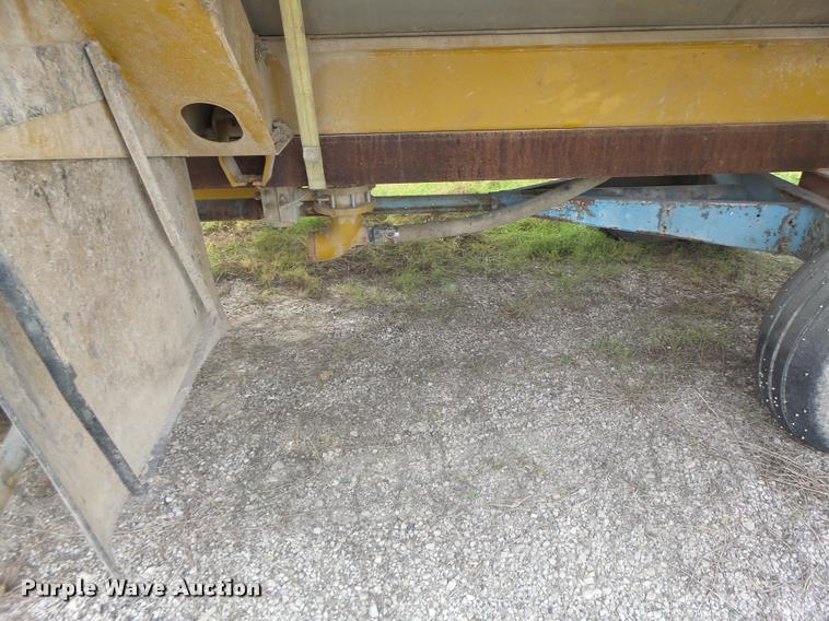 image for item K5541 2006 Ag-Chem 1800 sprayer bed