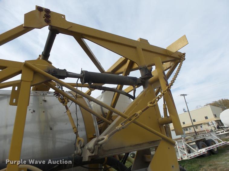 image for item K5541 2006 Ag-Chem 1800 sprayer bed