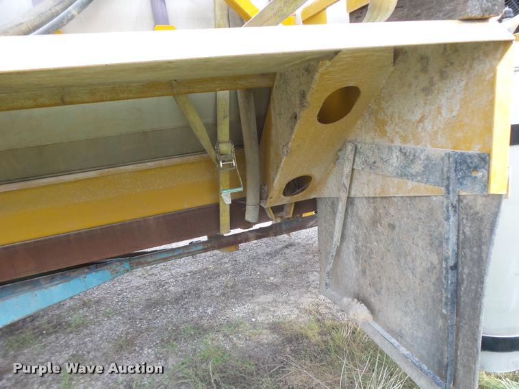 image for item K5541 2006 Ag-Chem 1800 sprayer bed