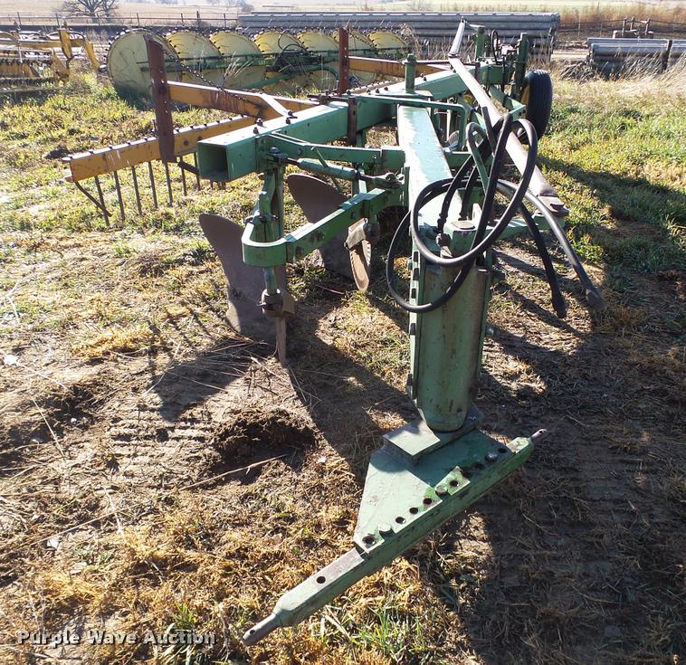image for item L4136 John Deere five bottom plow