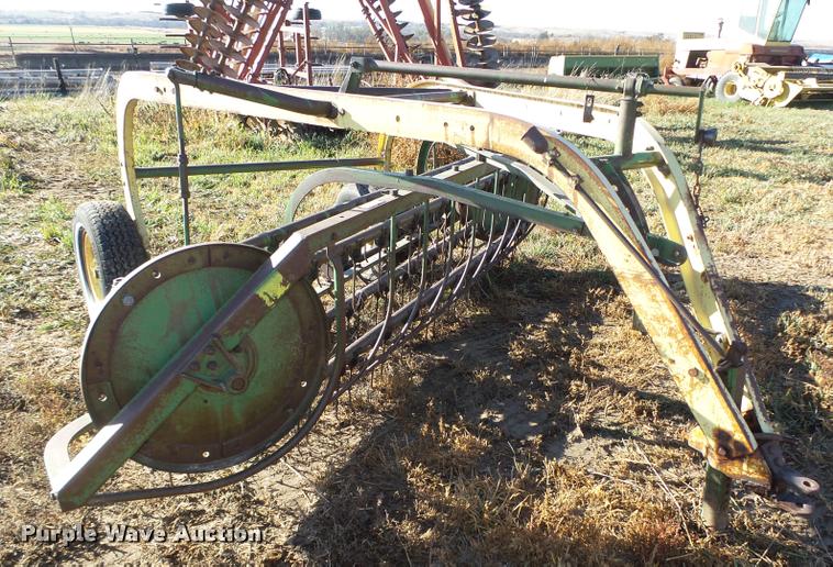image for item L4137 John Deere 894A hay rake