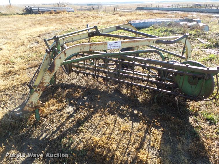 image for item L4137 John Deere 894A hay rake