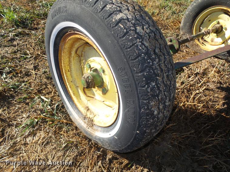 image for item L4137 John Deere 894A hay rake