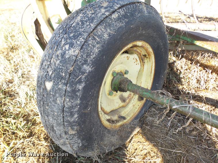 image for item L4137 John Deere 894A hay rake