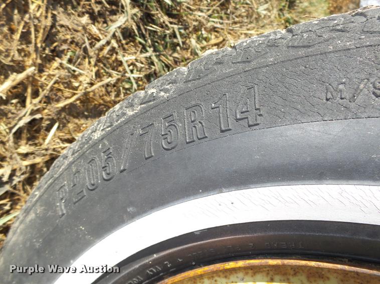 image for item L4137 John Deere 894A hay rake