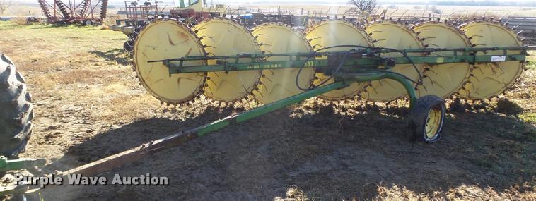 image for item L4138 John Deere 567 hay rake