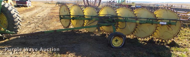 image for item L4138 John Deere 567 hay rake