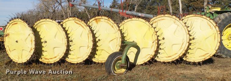 image for item L4138 John Deere 567 hay rake