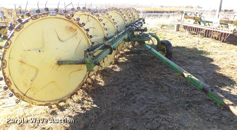 image for item L4138 John Deere 567 hay rake