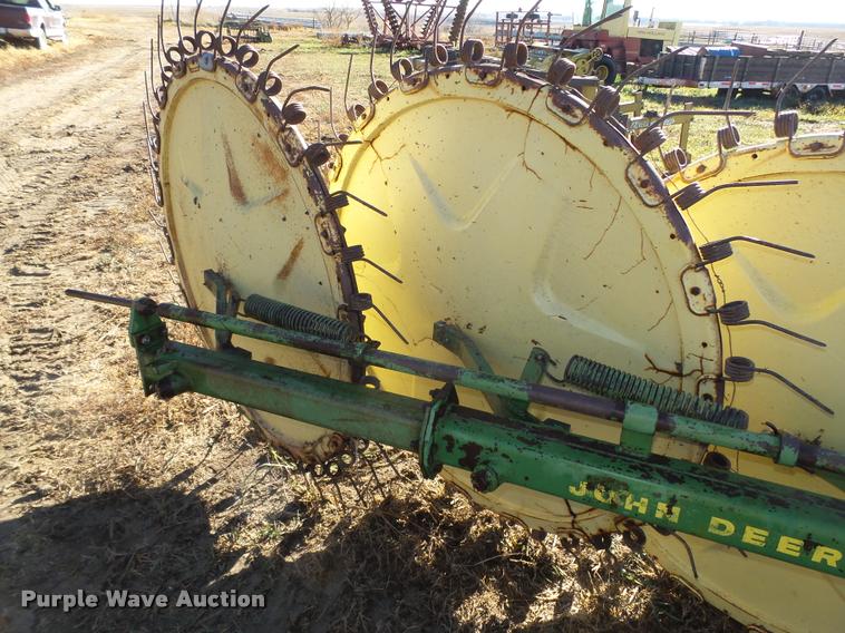 image for item L4138 John Deere 567 hay rake