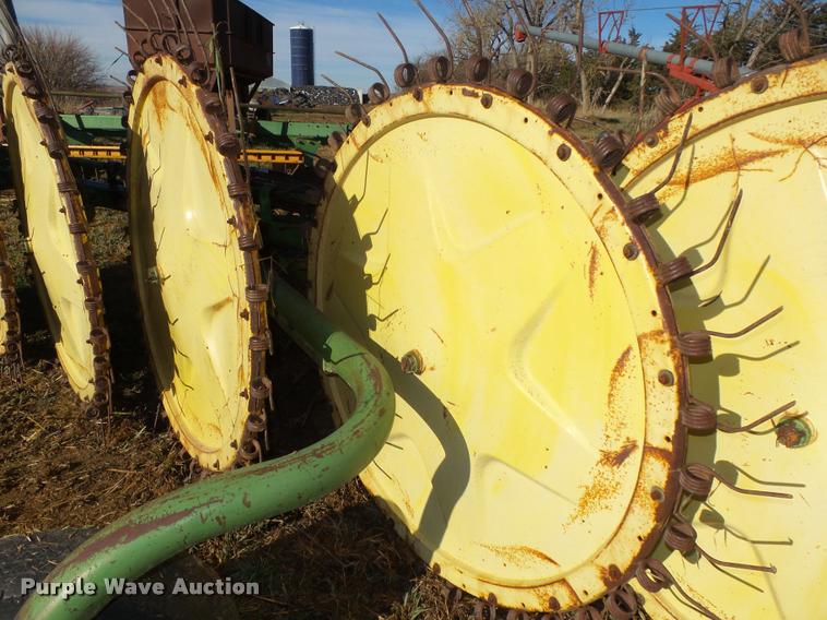 image for item L4138 John Deere 567 hay rake