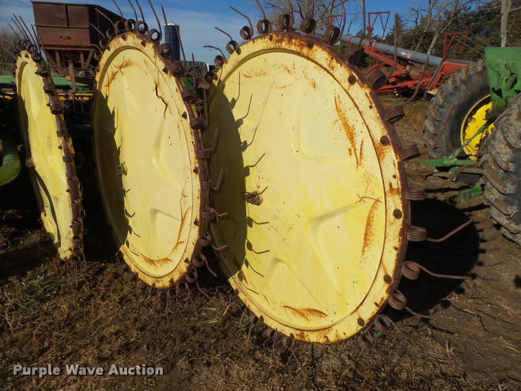 image for item L4138 John Deere 567 hay rake