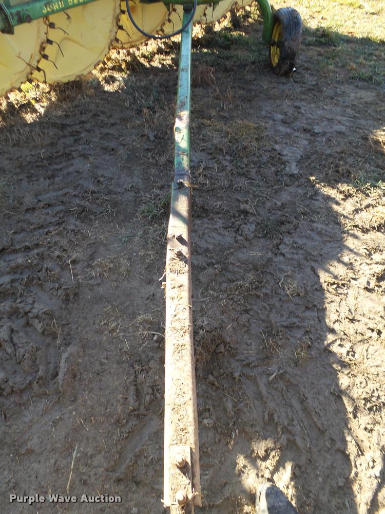 image for item L4138 John Deere 567 hay rake