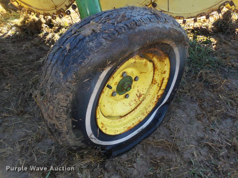 image for item L4138 John Deere 567 hay rake