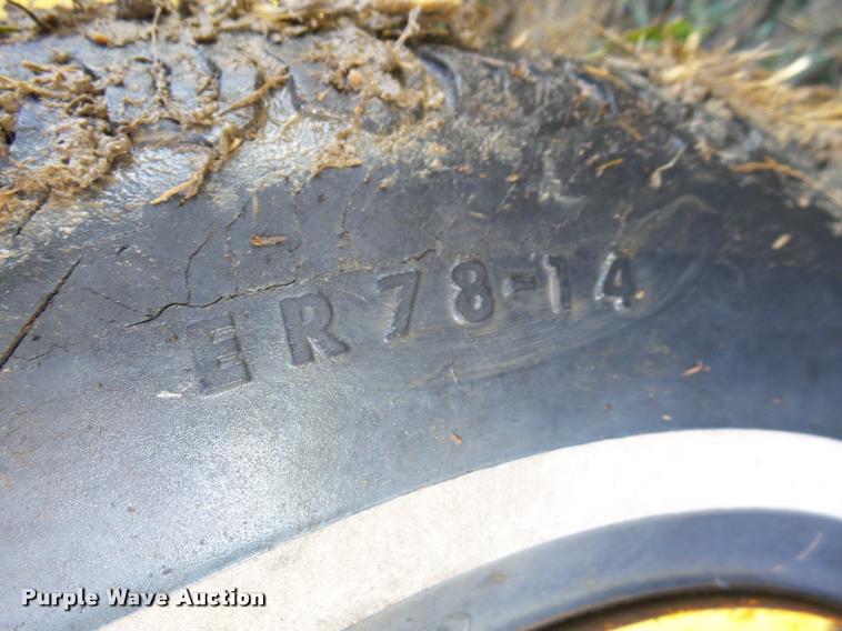 image for item L4138 John Deere 567 hay rake