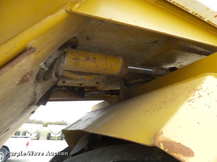 image for item L7161 1995 Ag-Chem TerraGator 1903 self-propelled applicator