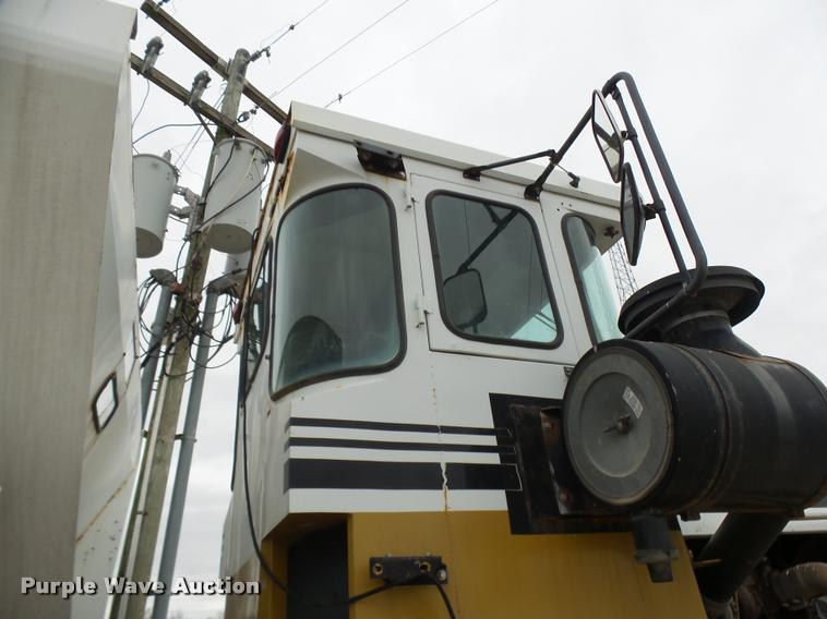 image for item L7161 1995 Ag-Chem TerraGator 1903 self-propelled applicator