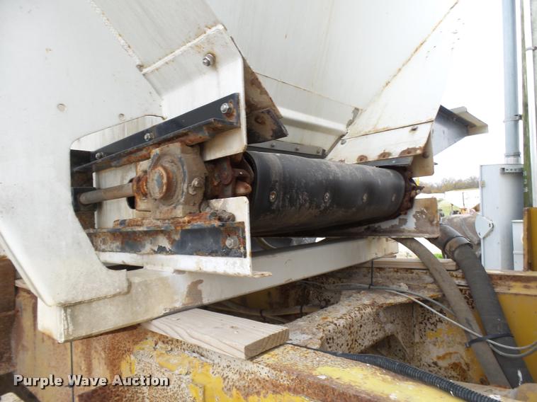 image for item L7161 1995 Ag-Chem TerraGator 1903 self-propelled applicator