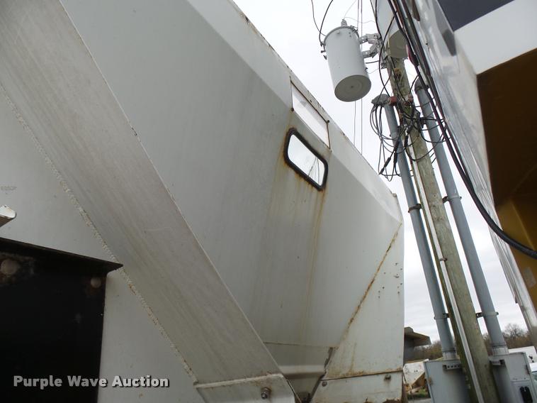 image for item L7161 1995 Ag-Chem TerraGator 1903 self-propelled applicator