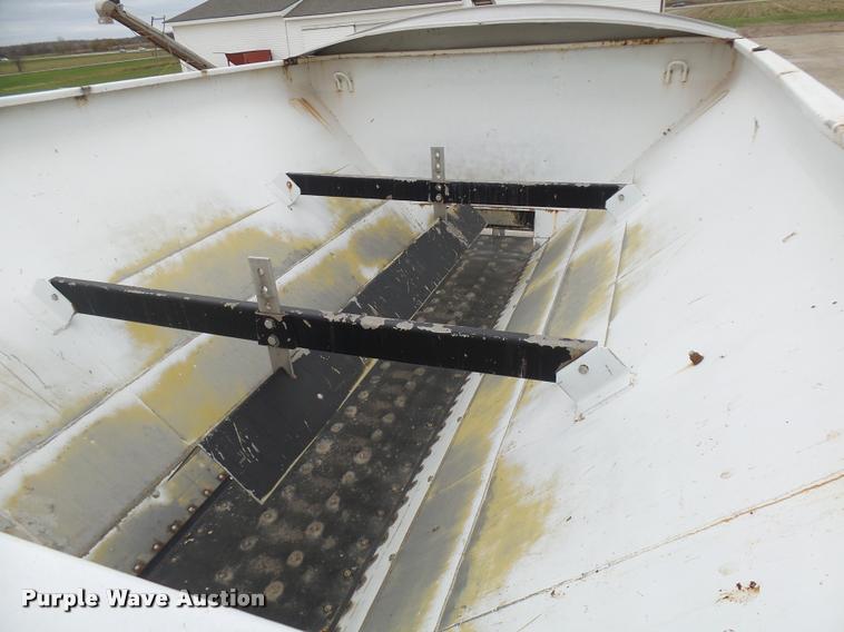 image for item L7161 1995 Ag-Chem TerraGator 1903 self-propelled applicator