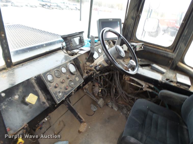 image for item L7161 1995 Ag-Chem TerraGator 1903 self-propelled applicator