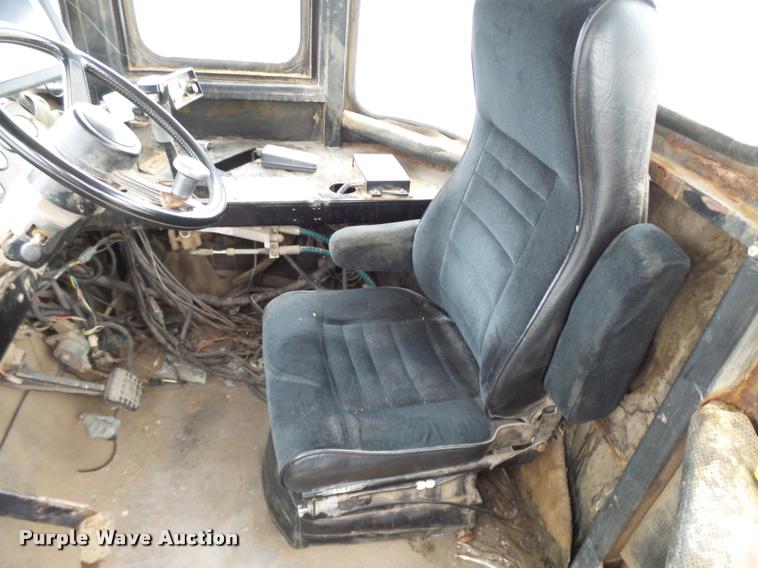 image for item L7161 1995 Ag-Chem TerraGator 1903 self-propelled applicator