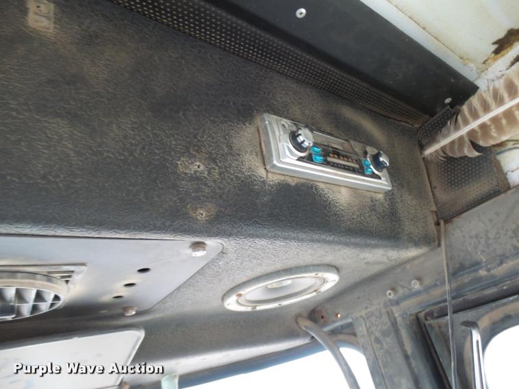 image for item L7161 1995 Ag-Chem TerraGator 1903 self-propelled applicator