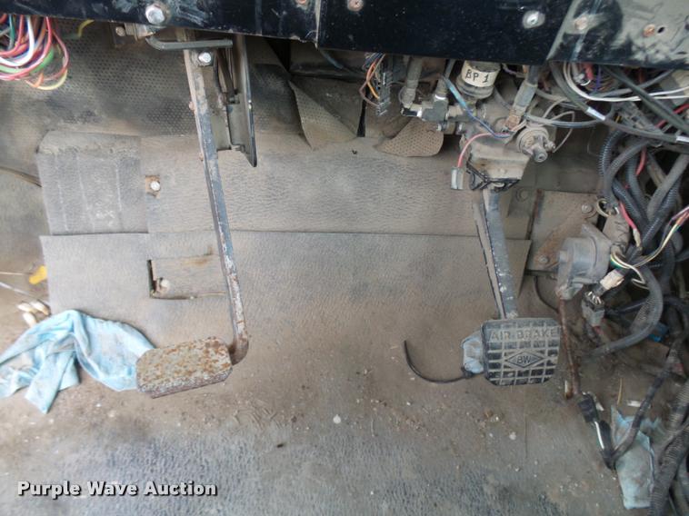 image for item L7161 1995 Ag-Chem TerraGator 1903 self-propelled applicator