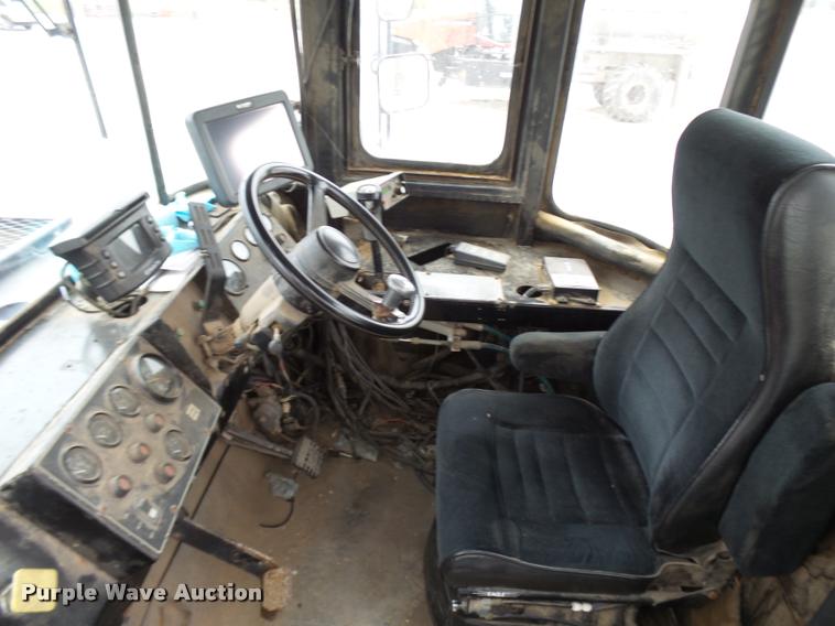 image for item L7161 1995 Ag-Chem TerraGator 1903 self-propelled applicator