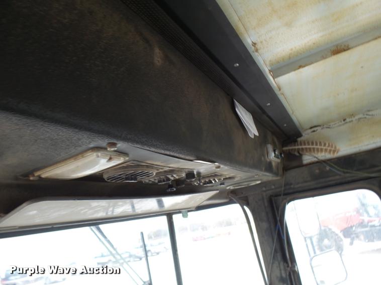 image for item L7161 1995 Ag-Chem TerraGator 1903 self-propelled applicator