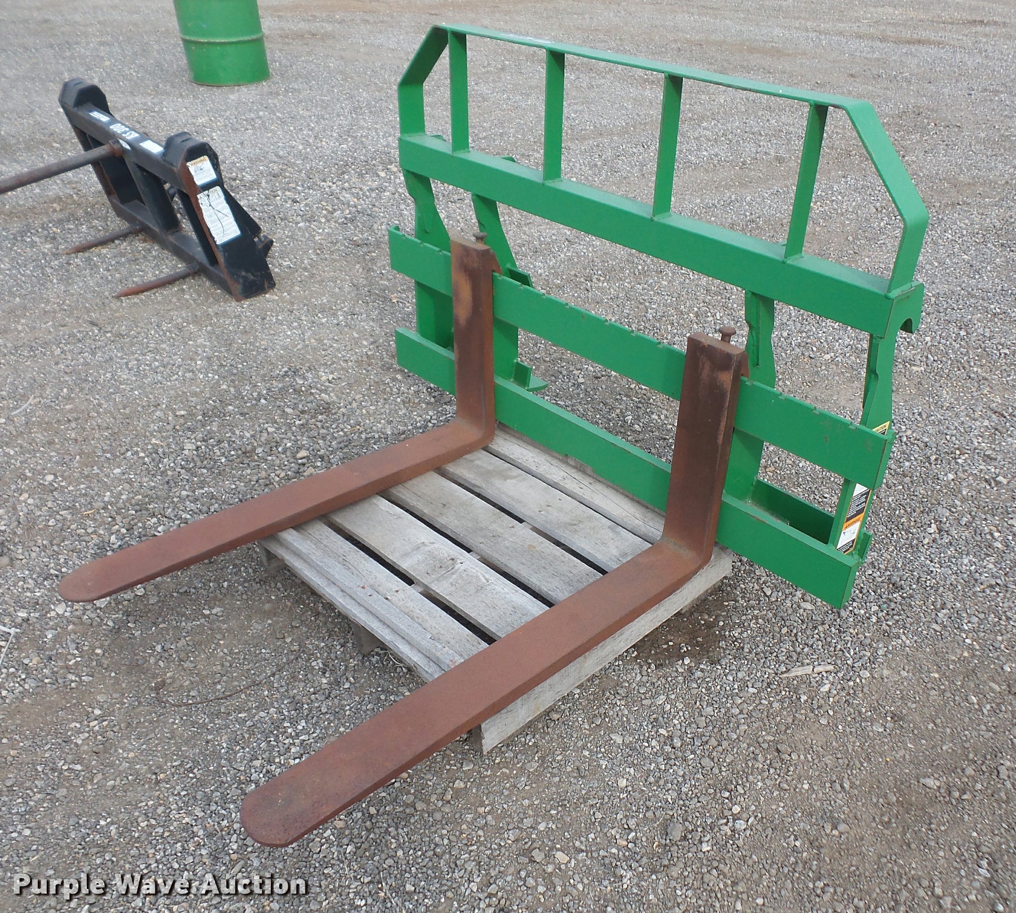 Frontier pallet forks in Baldwin City, KS Item BW9615 sold Purple Wave
