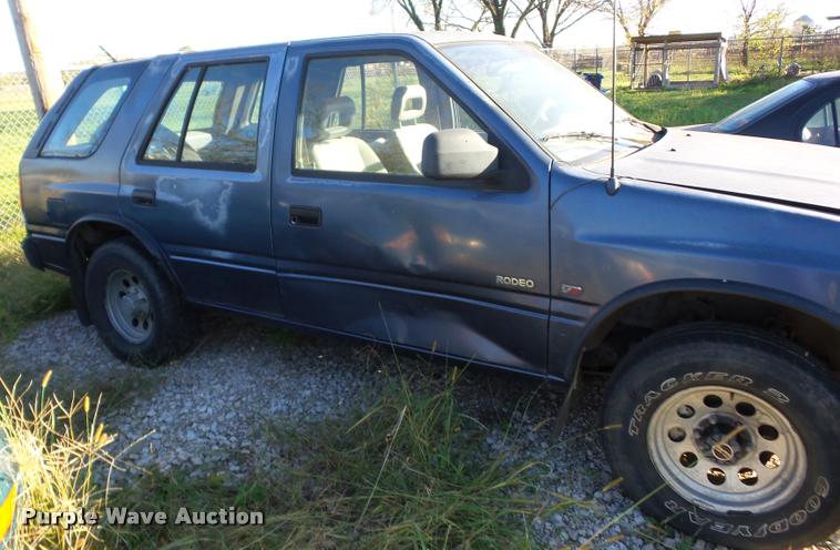 image for item AG9156 1995 Isuzu Rodeo SUV