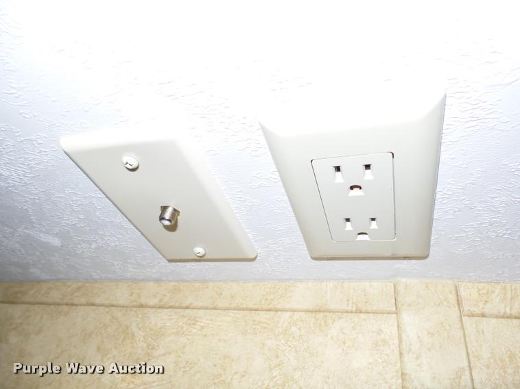 image for item AL9056 2013 Lacrosse Luxury Lite 311 camper