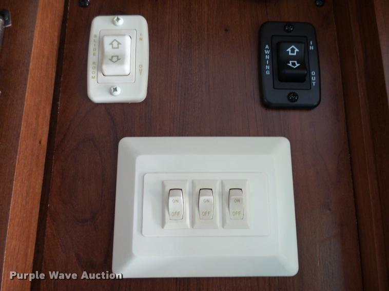 image for item AL9056 2013 Lacrosse Luxury Lite 311 camper