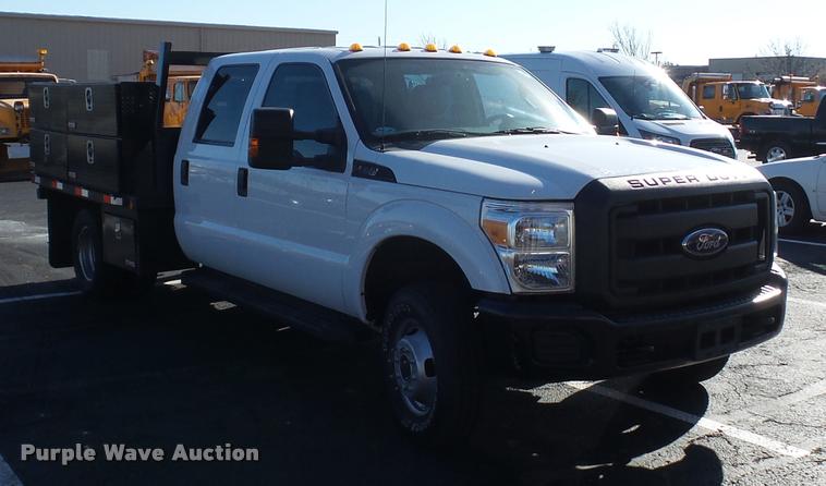 image for item AX9053 2012 Ford F350 Super Duty Crew Cab flatbed pickup truck