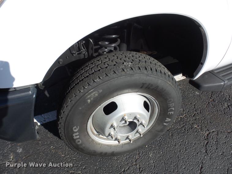 image for item AX9053 2012 Ford F350 Super Duty Crew Cab flatbed pickup truck