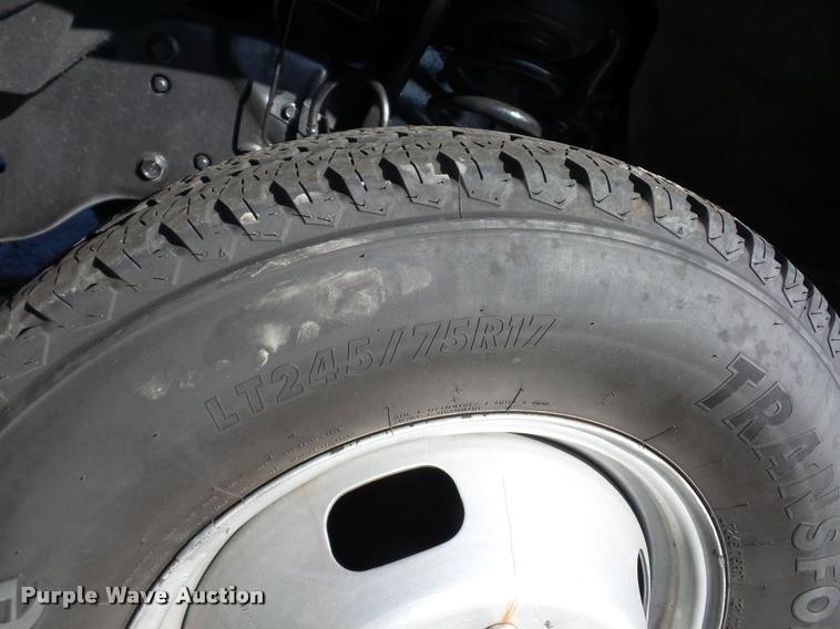 image for item AX9053 2012 Ford F350 Super Duty Crew Cab flatbed pickup truck