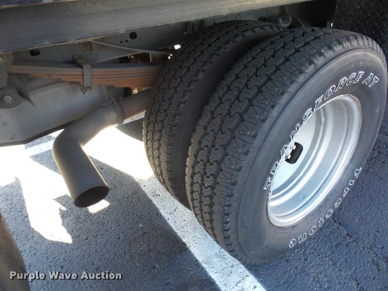 image for item AX9053 2012 Ford F350 Super Duty Crew Cab flatbed pickup truck