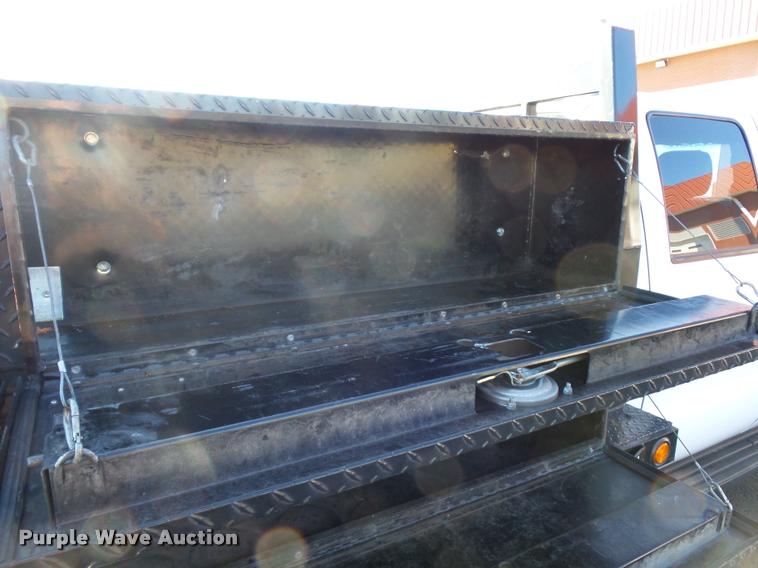 image for item AX9053 2012 Ford F350 Super Duty Crew Cab flatbed pickup truck