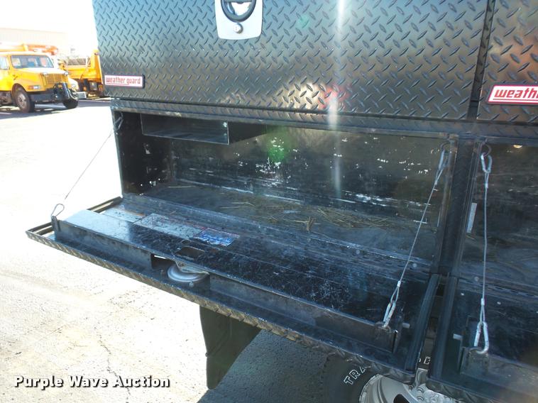 image for item AX9053 2012 Ford F350 Super Duty Crew Cab flatbed pickup truck