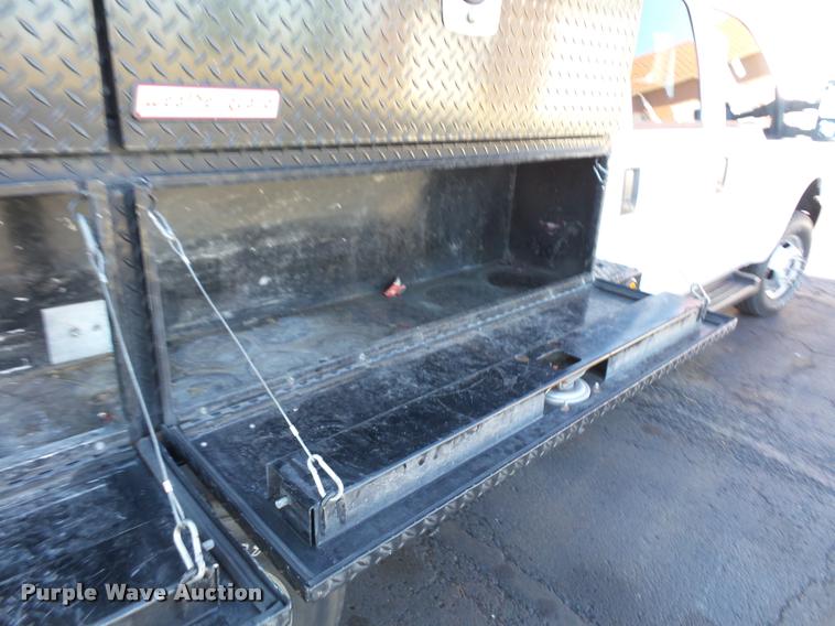 image for item AX9053 2012 Ford F350 Super Duty Crew Cab flatbed pickup truck