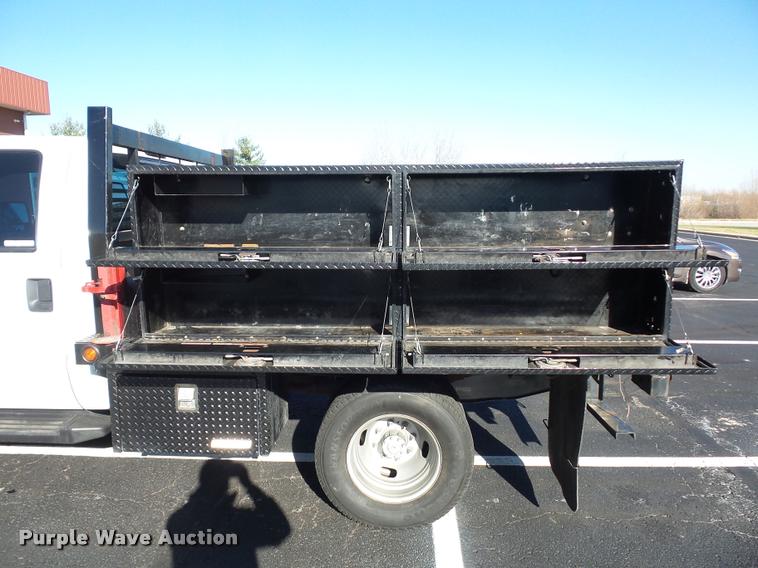 image for item AX9053 2012 Ford F350 Super Duty Crew Cab flatbed pickup truck