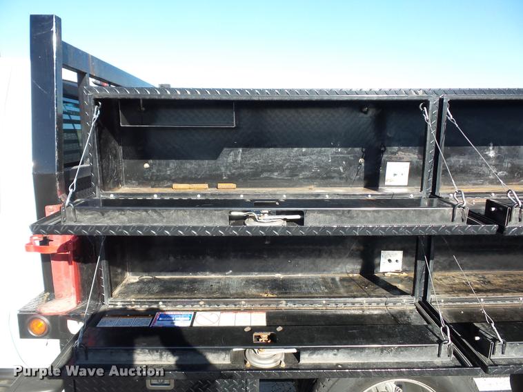 image for item AX9053 2012 Ford F350 Super Duty Crew Cab flatbed pickup truck