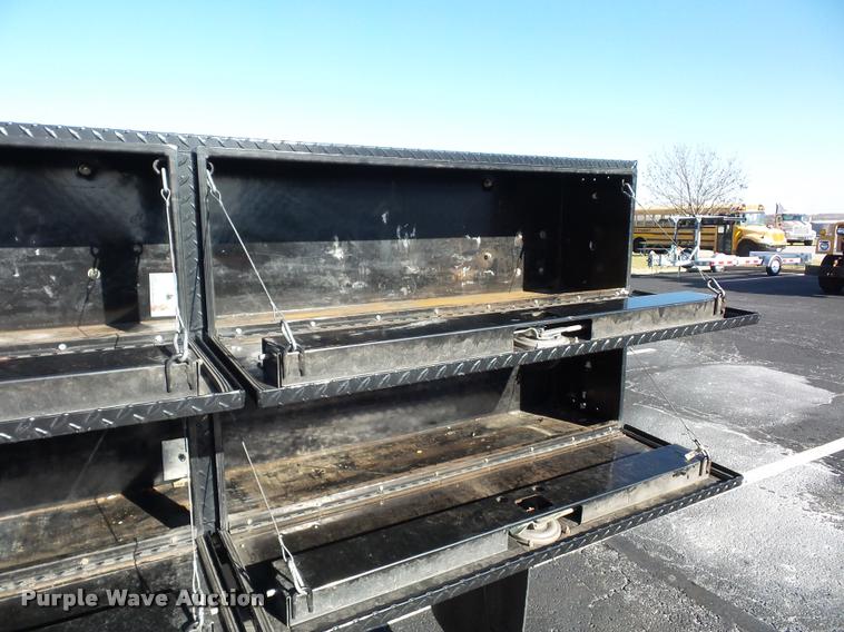 image for item AX9053 2012 Ford F350 Super Duty Crew Cab flatbed pickup truck