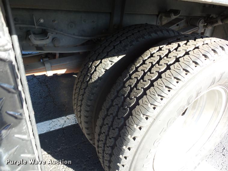 image for item AX9053 2012 Ford F350 Super Duty Crew Cab flatbed pickup truck