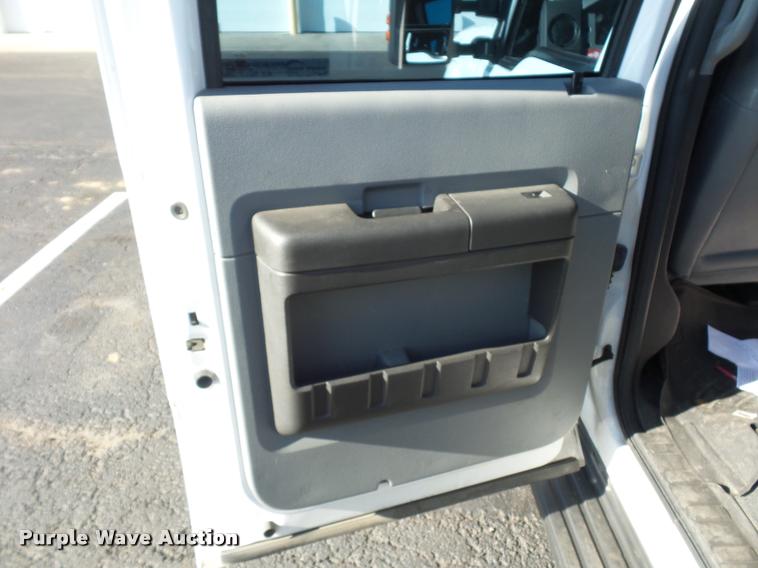 image for item AX9053 2012 Ford F350 Super Duty Crew Cab flatbed pickup truck